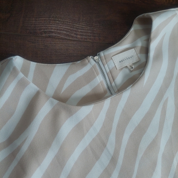 Melloday Tan Zebra Print Stretch Blouse Size Large - Picture 2 of 8